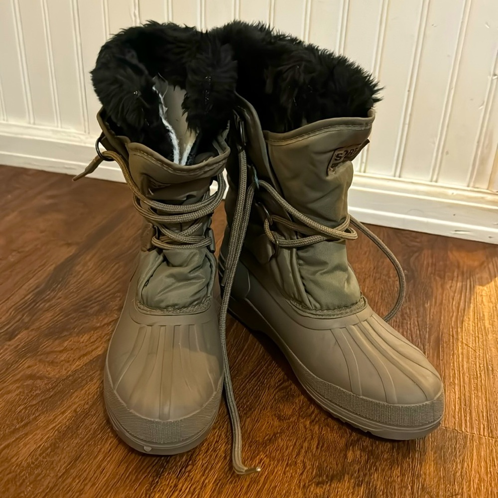 Women’s Sorel Olive Green Winter boots .Soze 7.
